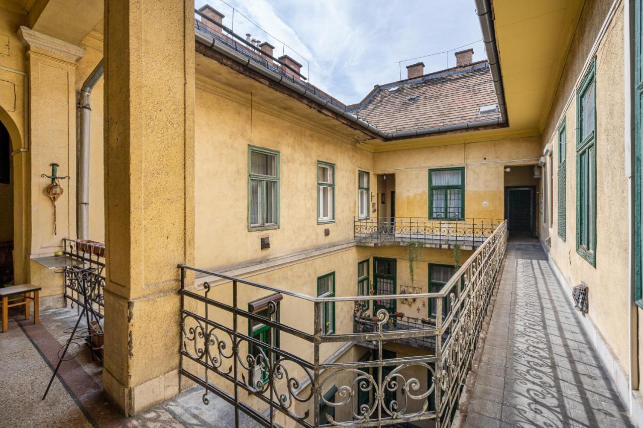 Youth Motive Studio With Gallery Budapest Exteriör bild